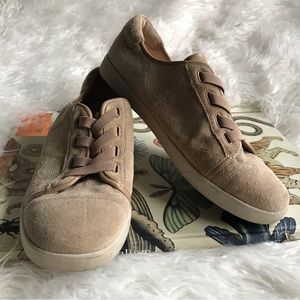 Vionic Jean Suede Sneakers